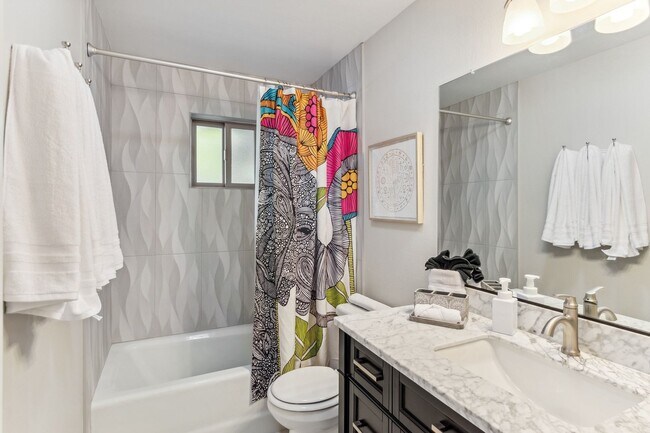 Building Photo - Updated Mesa Home w/ Community Pool/Spa & ...