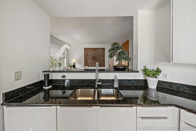Building Photo - 11011 Legacy Dr