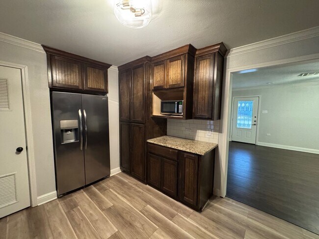 Building Photo - Beautiful Castle Heights Home