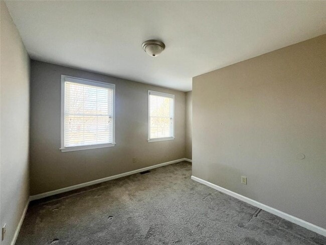 Building Photo - 450 Mikasa Dr