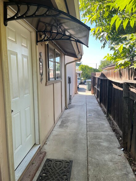 Building Photo - 1032 Greta St