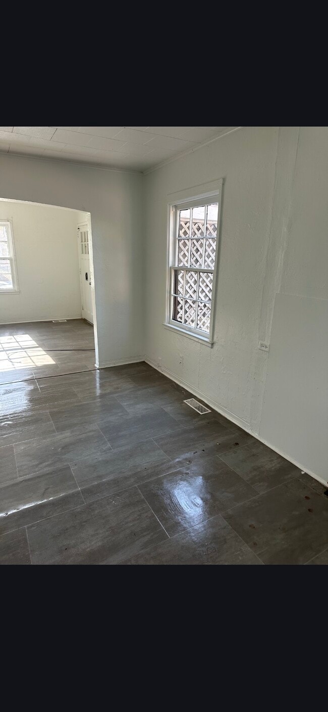 Building Photo - 2001 W 28th Ave