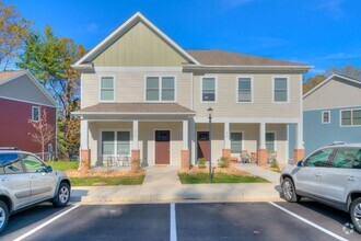 Building Photo - Two Bedroom In Uptown Village