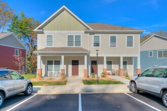 Building Photo - Uptown Village- 3 BR 3.5 Bath Townhome