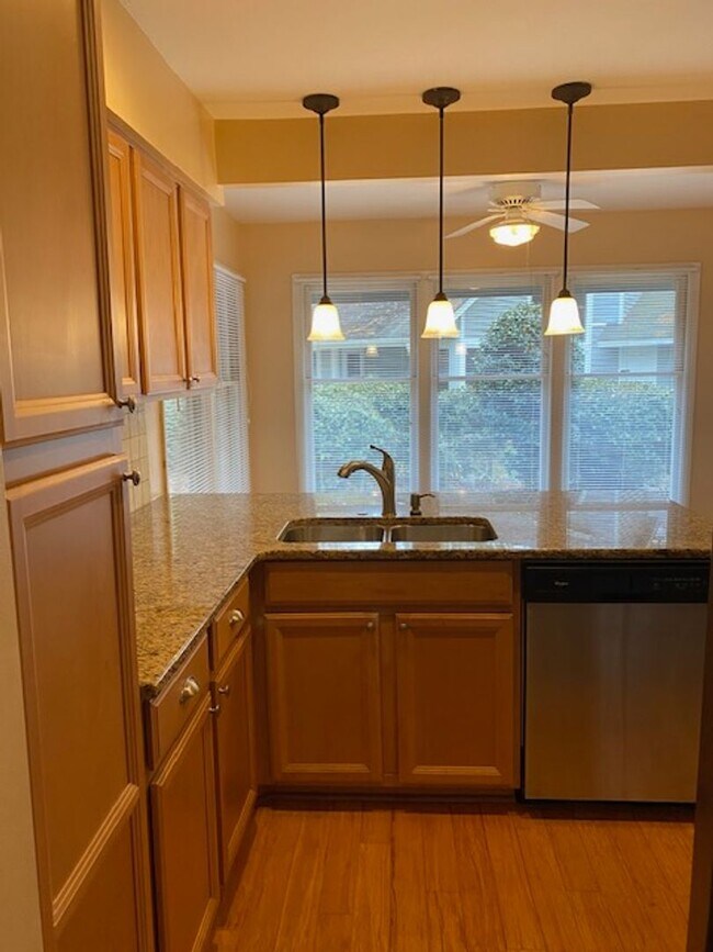 Building Photo - Popular Kirkwood Neighborhood!  3 bed, 2 bath, One Level Living!!