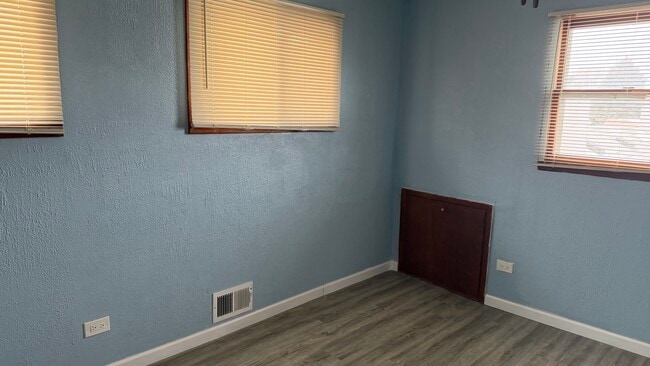 Building Photo - 4056 W 89th Pl