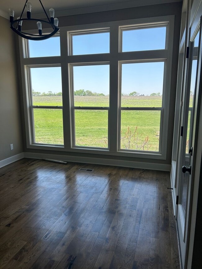 Building Photo - 4 bedroom house with a beautiful view!! **...