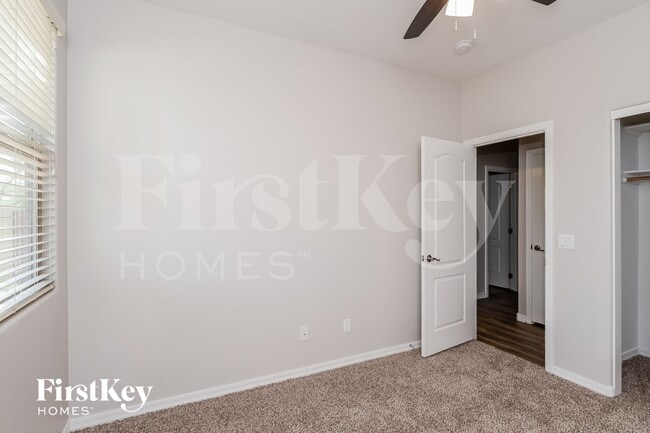 Building Photo - 1018 W Corriente Dr