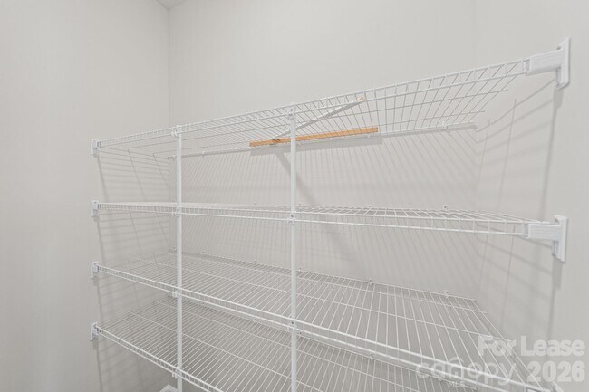 Building Photo - 204 Calvin Crk Dr