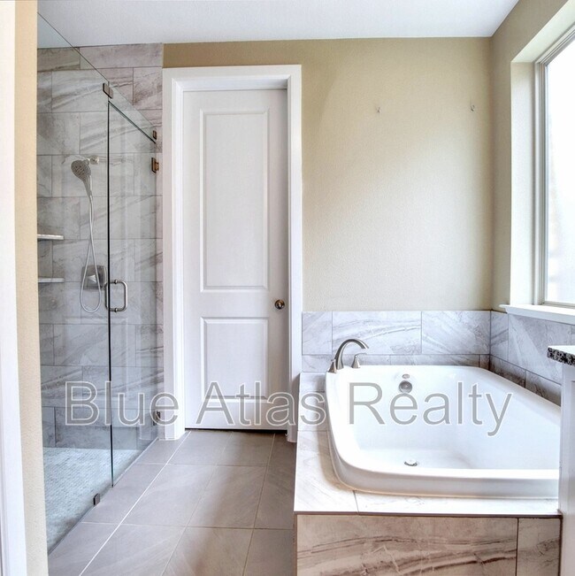 Building Photo - 4983 Stornoway Dr