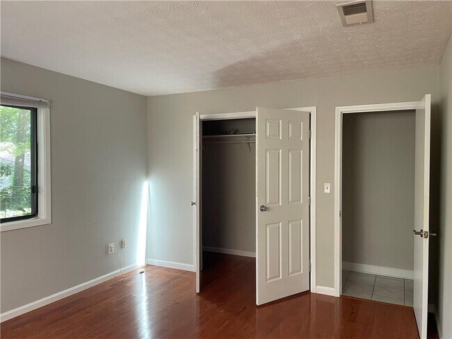 Building Photo - 906 Parkaire Crossing