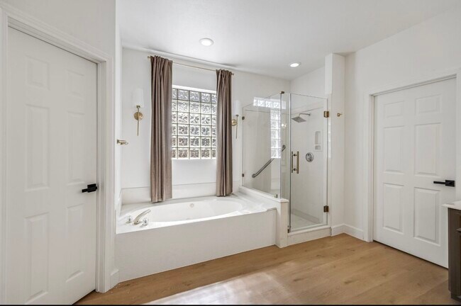 Building Photo - 6650 Camptown Cir