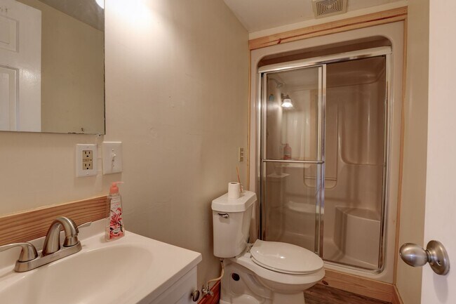 Building Photo - 15813 A