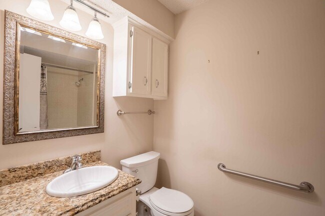 Building Photo - 3 Bed / 2 Bath in Broken Arrow!