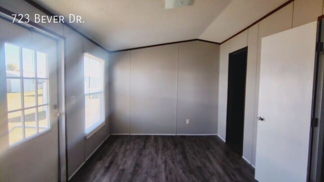 Building Photo - 723 W Bever Dr