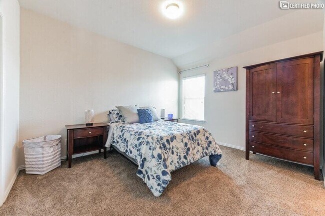 Building Photo - 920 Arvada Dr