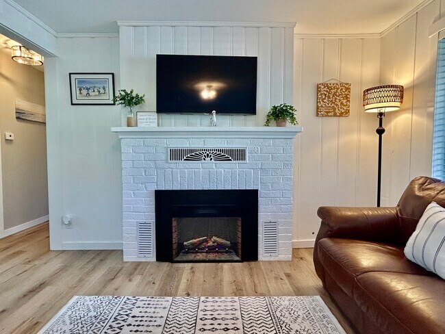 Electric fireplace - 1554 NW 35th Pl