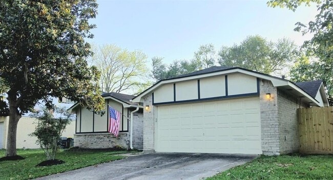 Primary Photo - 1126 E Brompton Dr