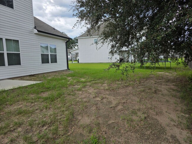 Building Photo - 57 Oakmont Dr