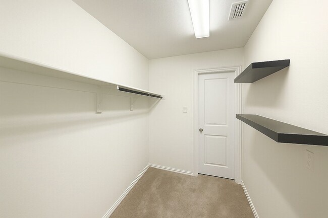 Building Photo - 228 Teakwood Dr