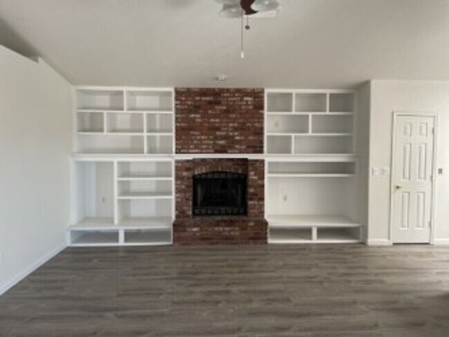Building Photo - 1171 Regency Dr