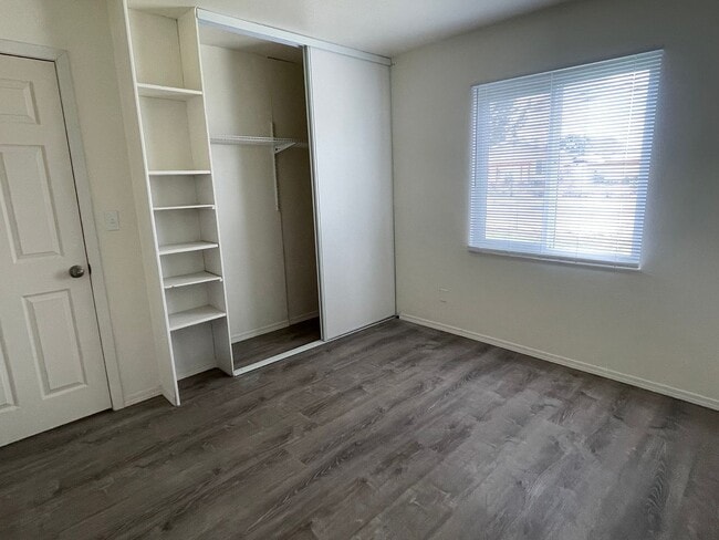 Building Photo - 3 Bedroom 1 Bathroom Great Single Story!