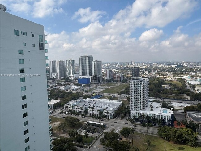 Building Photo - 1800 N Bayshore Dr