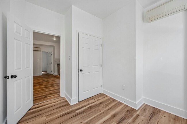 Building Photo - 3BR/1BA | Fully Renovated | Fast Approval