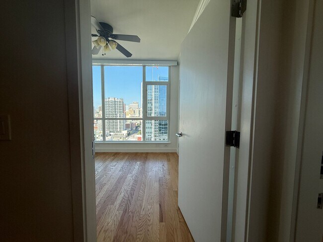 Building Photo - Upscale 2 Bed 2 Bath with Floor-to-Ceiling...