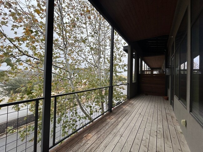 Building Photo - Town Creek CONDO! Large Balcony / Fridge, Washer, Dryer Included / Garage / NBISD