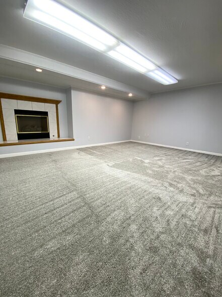 Family room - 2115 Browning Ave S