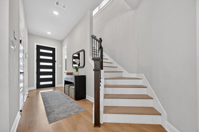 Building Photo - 624 Treaty Oak Dr