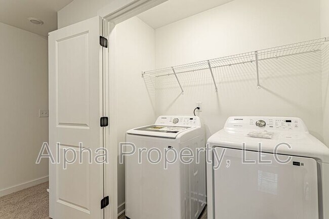 Building Photo - 1239 Westgate Vlg Dr
