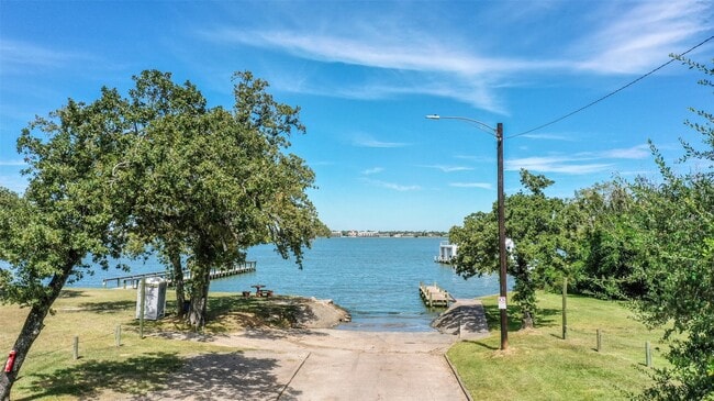 Building Photo - 1799 E Winn Ave