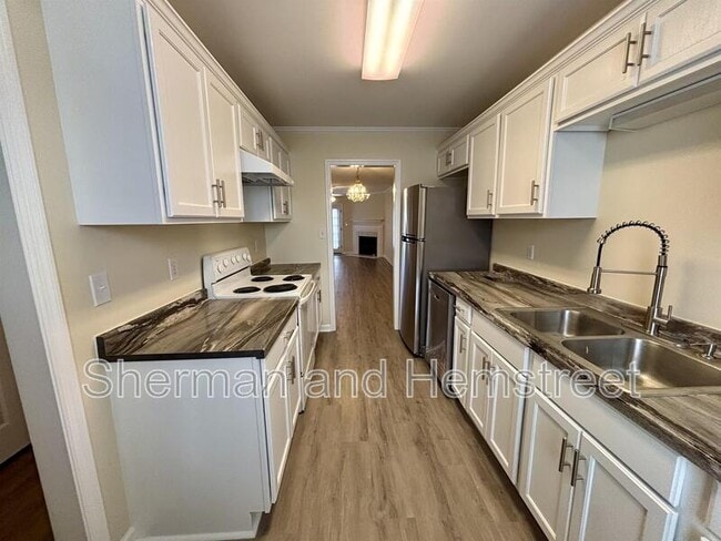 Building Photo - 2132 Oak Ridge Rd