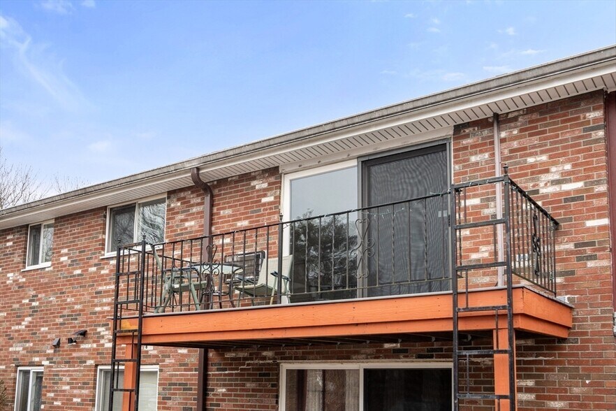 Building Photo - 96 Fountain Ln