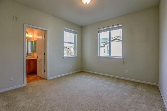 Building Photo - 1128 Campbell Ave