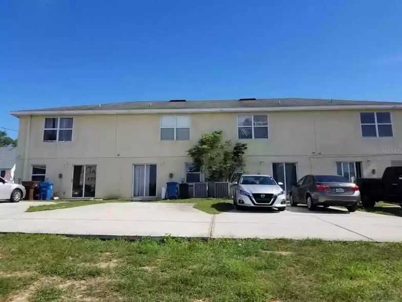 back with parking - 903 E Main St