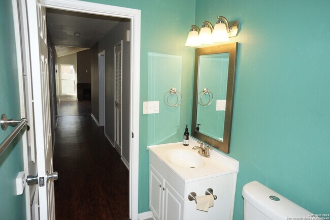 Building Photo - 6611 Woodford-