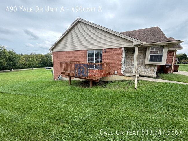 Building Photo - 490 Yale Dr