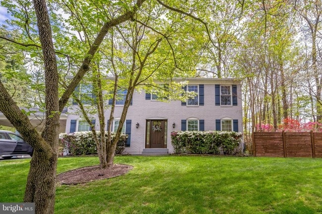 Building Photo - 2235 Abbotsford Dr