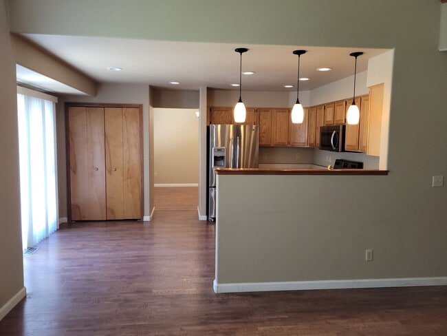 Building Photo - 305 Holbrook St