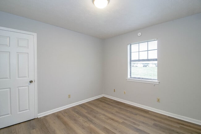 Building Photo - 404 -23 Thompsonville Lane