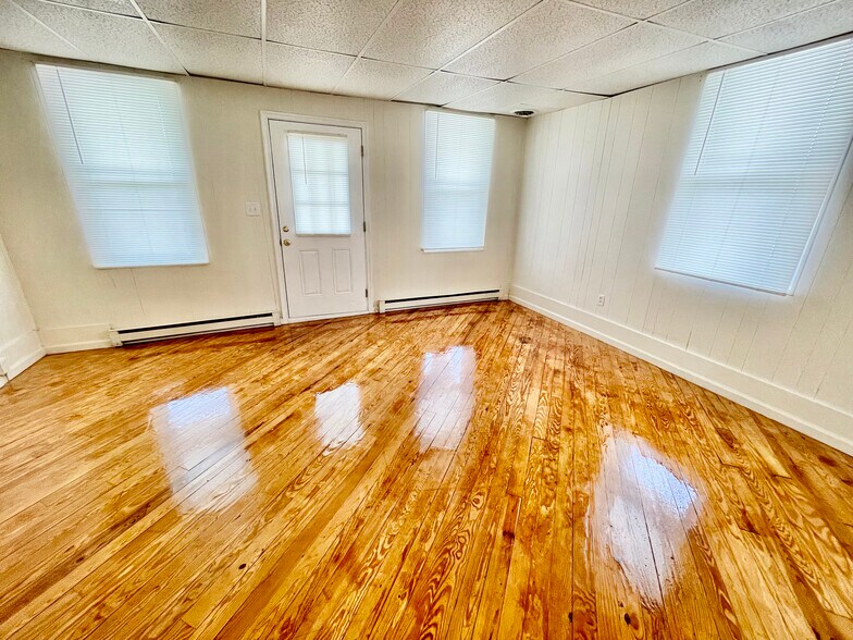 Living Room - 18902 Gunpowder Rd