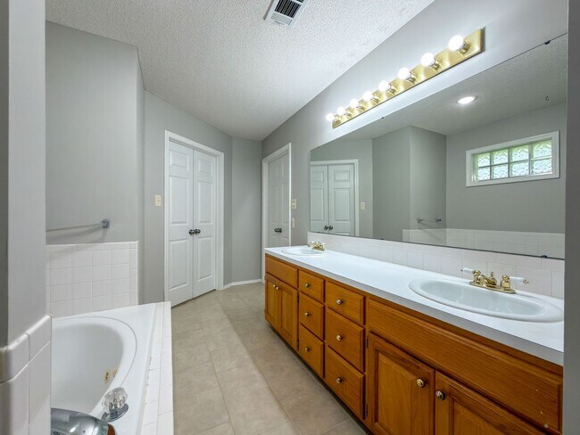 Building Photo - 6409 Fallstone Rd