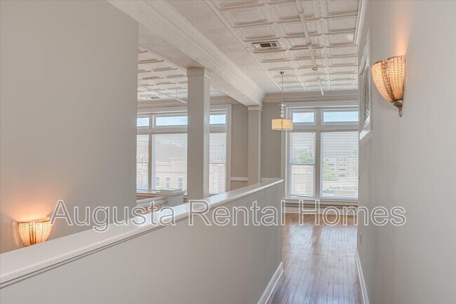 Building Photo - 1106 Broad St