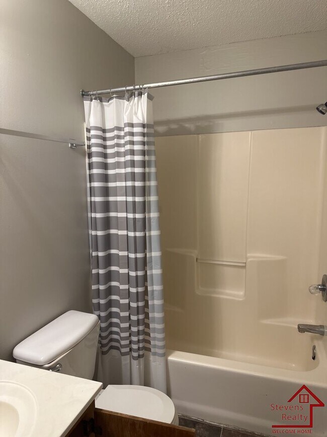 Building Photo - 143 East Ave