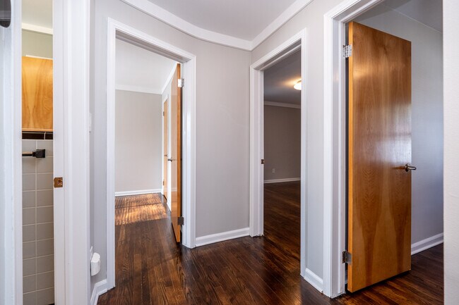 Building Photo - 429 E La Salle Ave