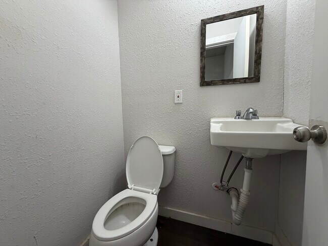 Building Photo - 1211 W Park Ave