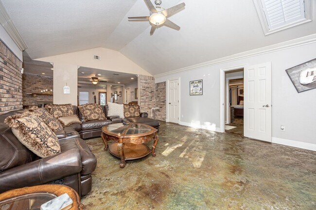 Building Photo - 3 Bedroom 2 Bath Back Bay Luxury Rental Home